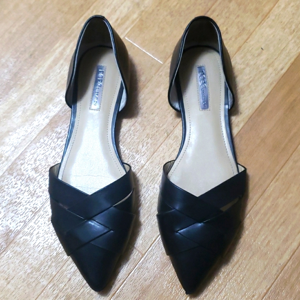 BCBGeneration 7.5 black flats